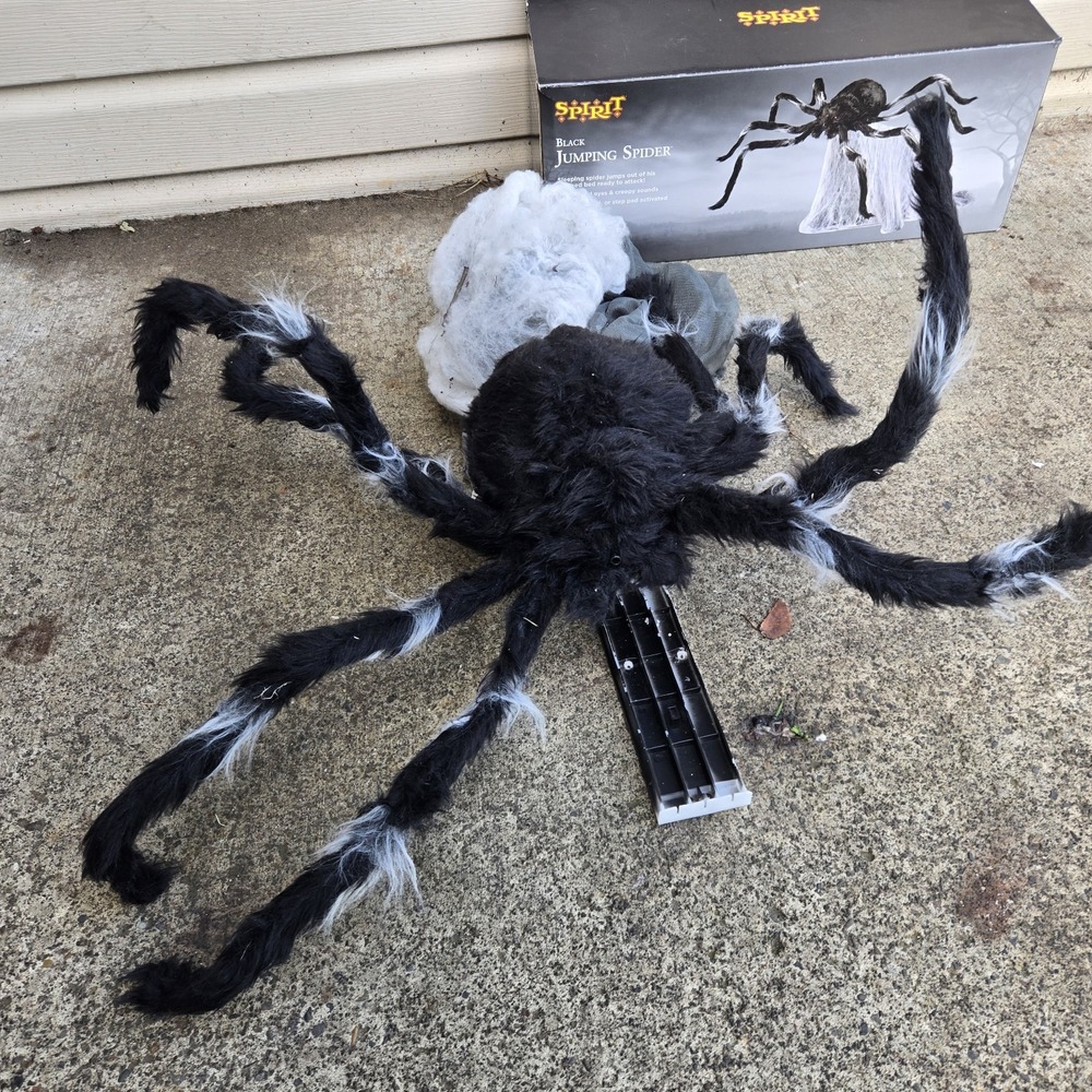 Halloween Lights Sounds Black Jumping Spider Animatronic Jumps 27" High In Box